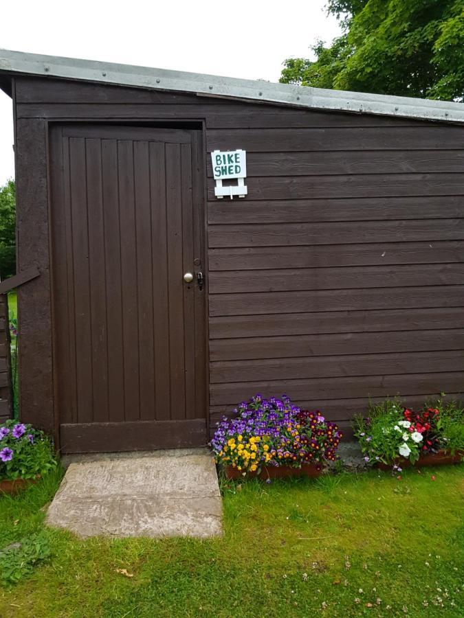 Helmsdale Lodge Hostel - All Rooms En-Suite Bagian luar foto